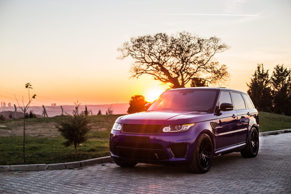 blue-jeep-photo-shooting-sunset